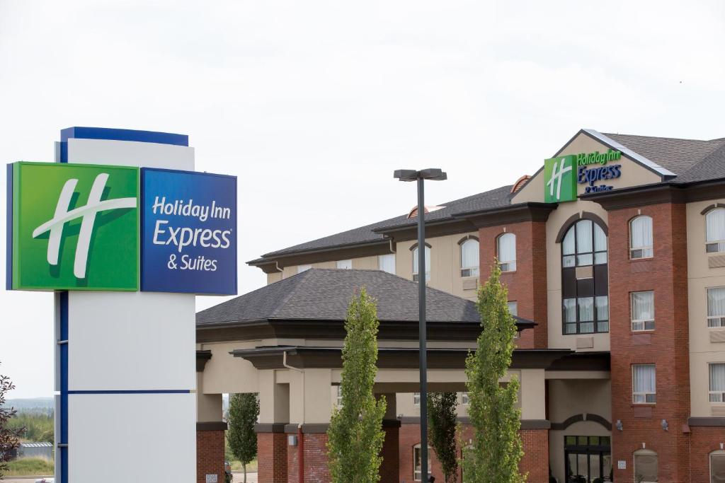 Holiday Inn Express & Suites Drayton Valley photo