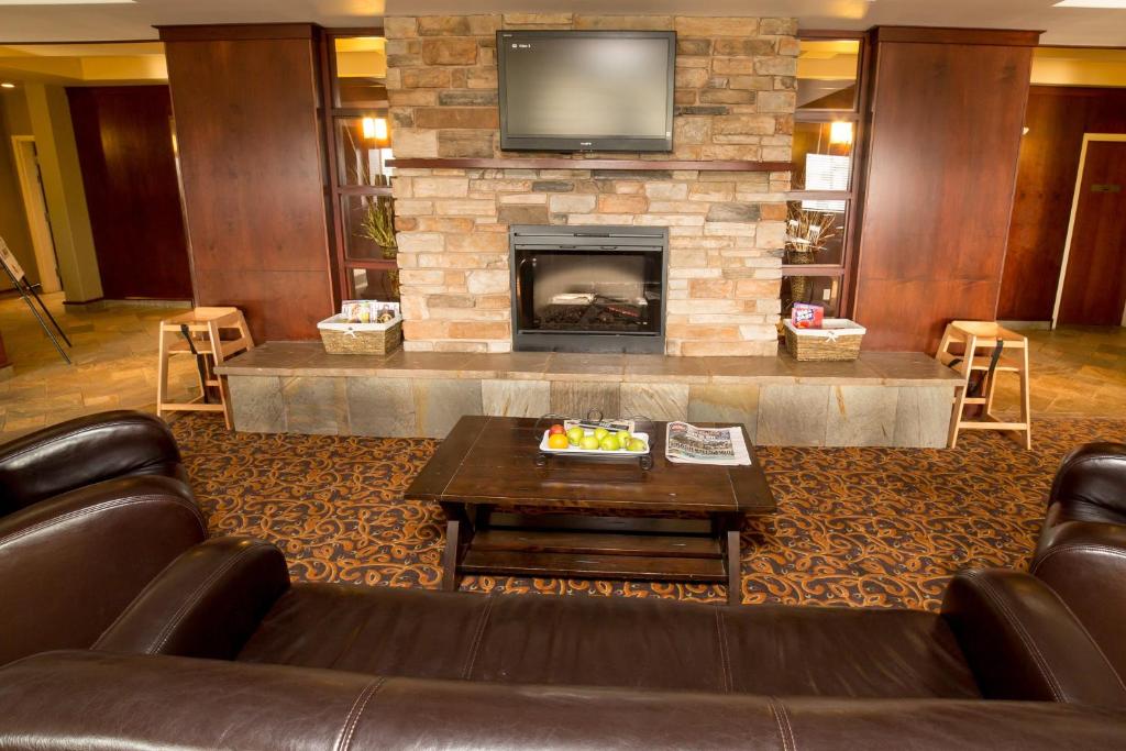 Holiday Inn Express & Suites Drayton Valley photo