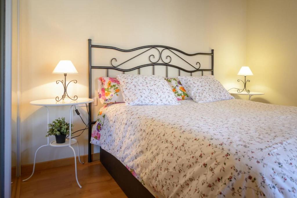 Apartment with 2 bedrooms in Vic with enclosed garden and WiFi