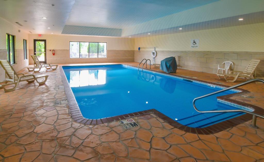 Holiday Inn Express & Suites - Indianapolis Northwest Photo 44