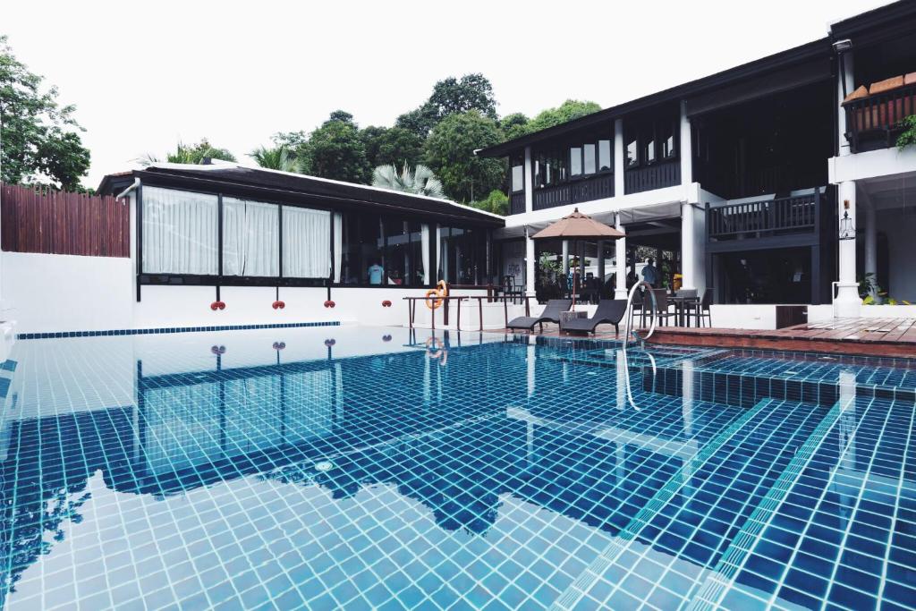 Swimming pool