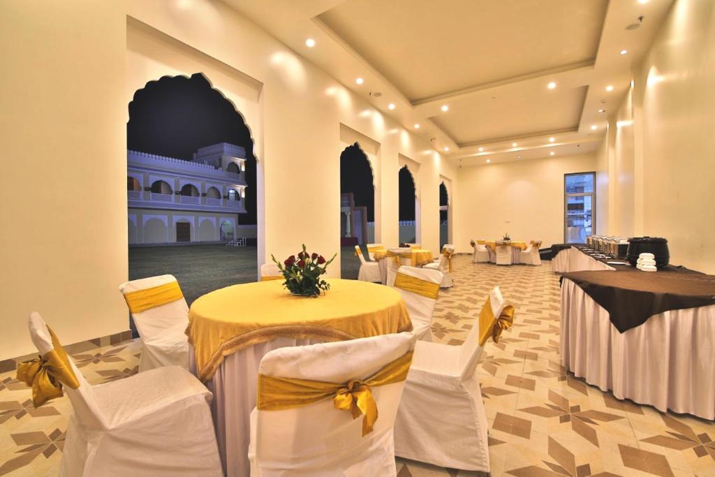HOTEL RUDRA VILAS photo