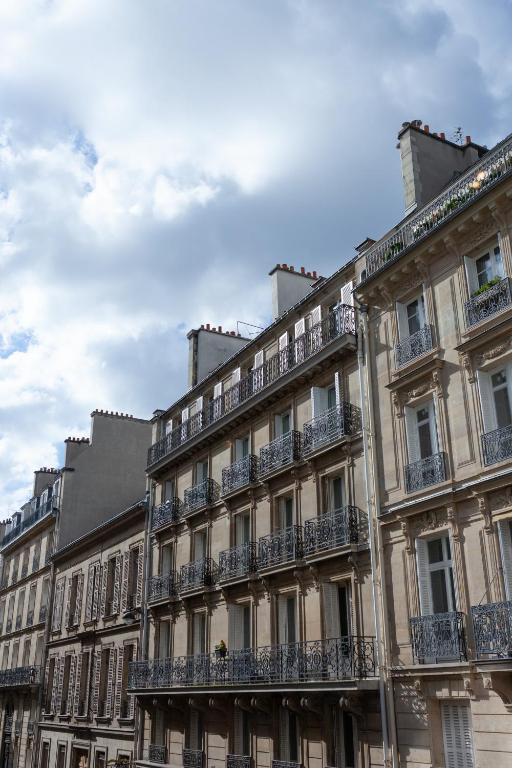 Tinah Paris, Champs Elysees photo