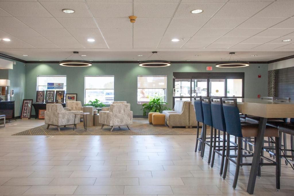 Holiday Inn & Suites Houston North Spring photo