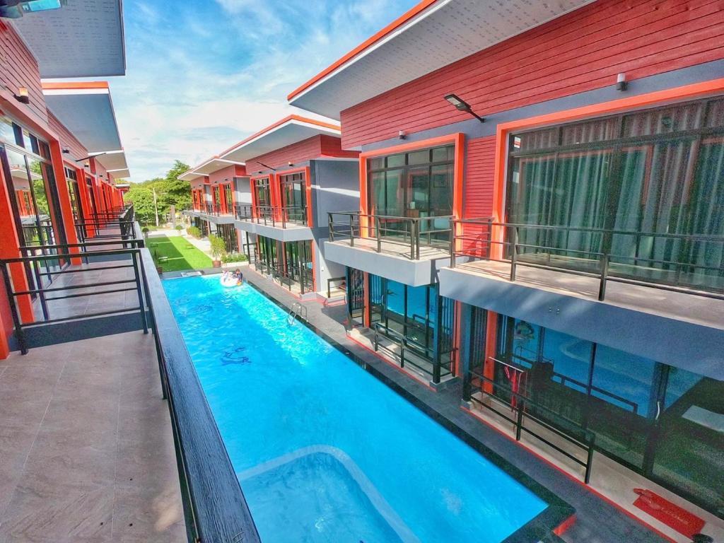 スイミングプール