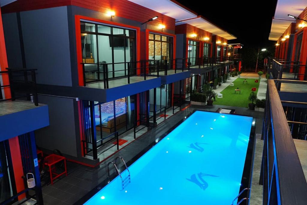 スイミングプール