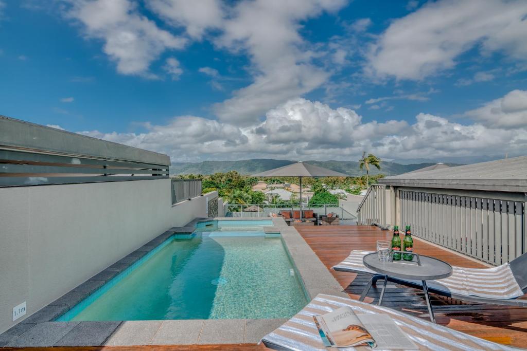 Coconut Grove Port Douglas Hotel photo