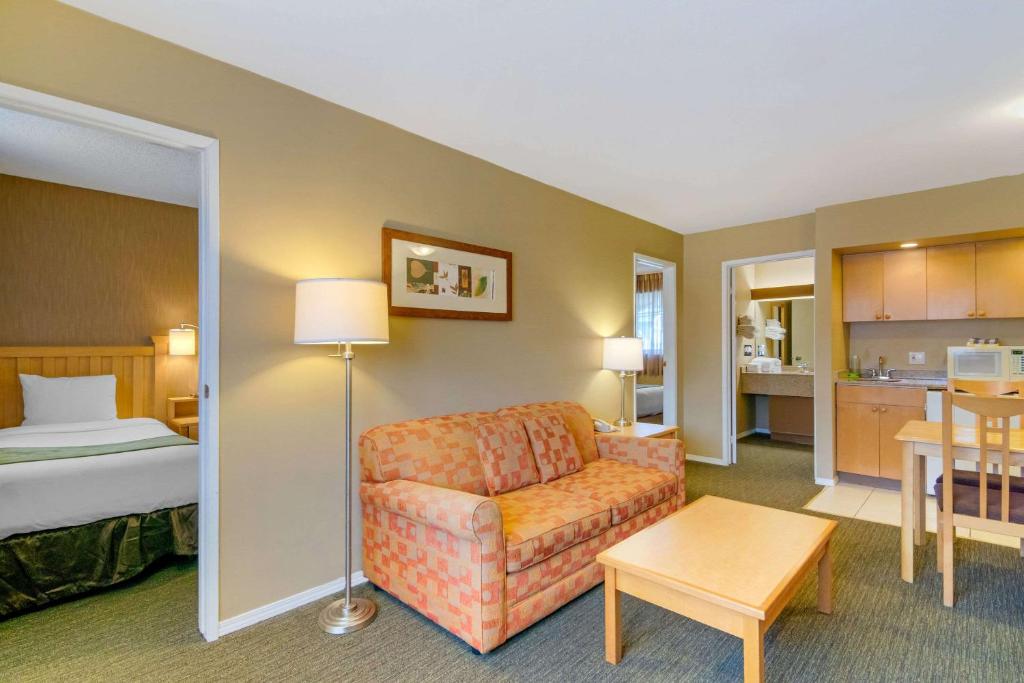 Comfort Inn & Suites Photo 26