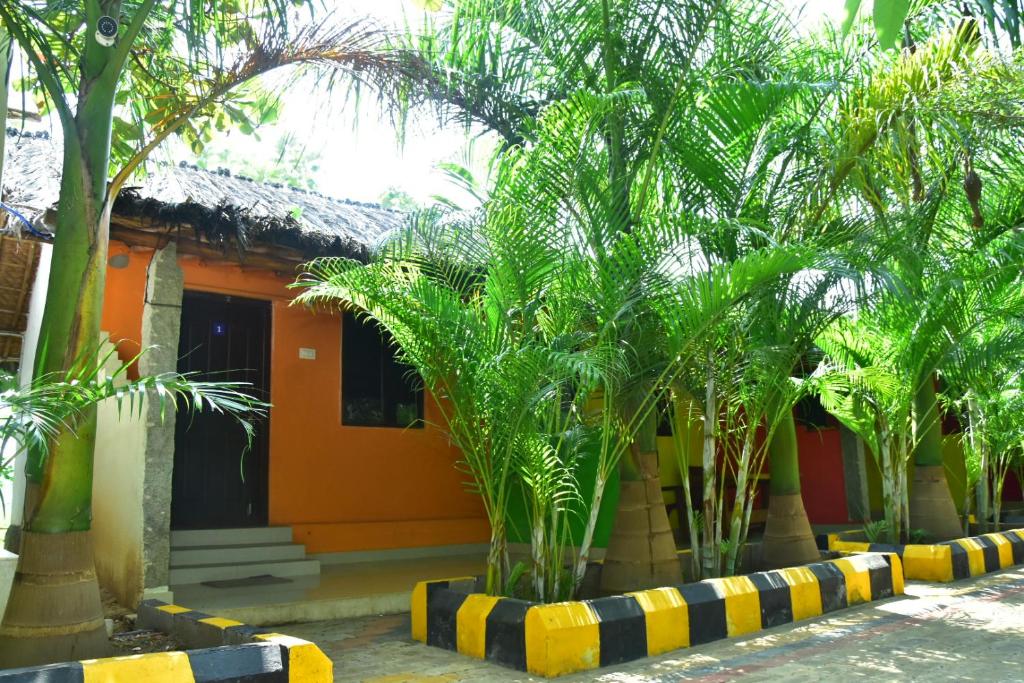 Megha Resort , Hampi — Hotel in Gangavathi