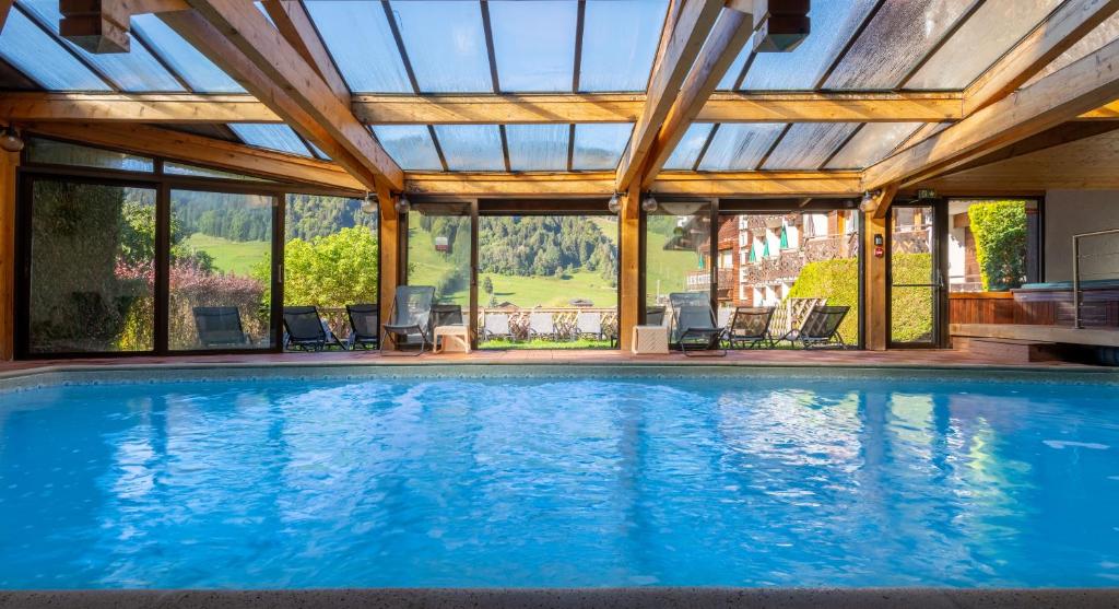 Swimming pool, Hotel Les Cotes, Residence Loisirs et Chalets in Morzine