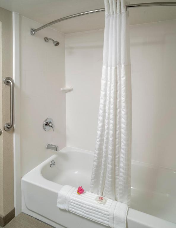 Comfort Inn & Suites photo
