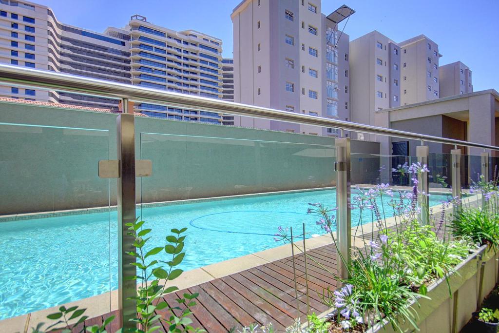 Sandton Skye suite 910 photo