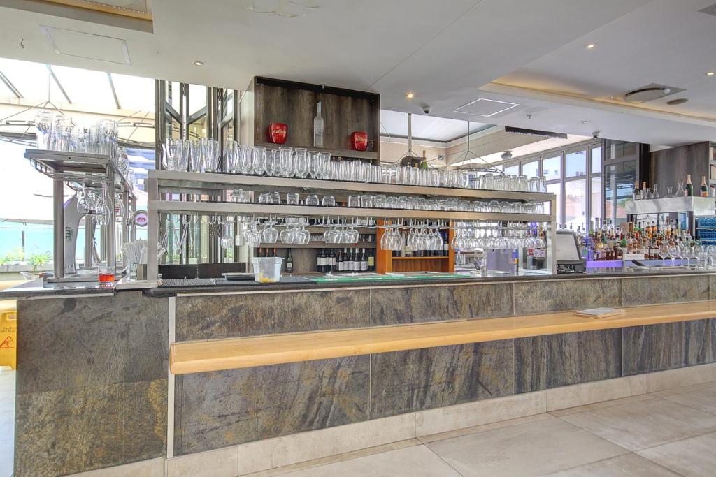 Sandton Skye suite 910 photo