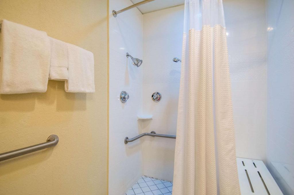 Quality Inn & Suites photo