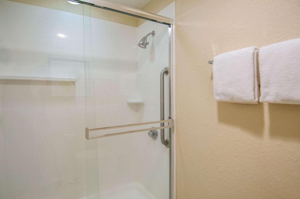 Quality Inn & Suites photo