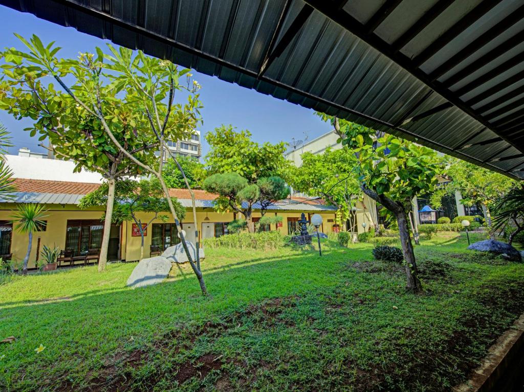 Garden, OYO 3934 Hotel Istana Syariah                                                                    in Pekalongan