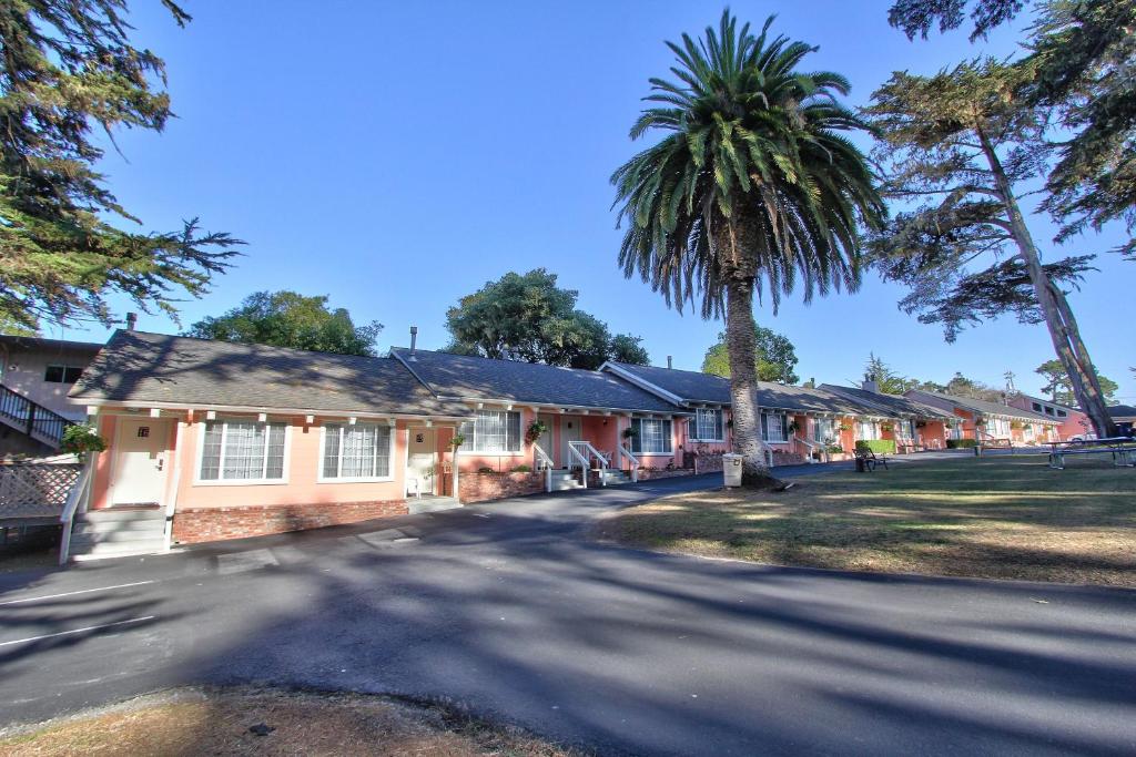 Butterfly Grove Inn Photo 9