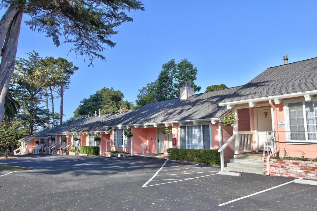 Butterfly Grove Inn Photo 13