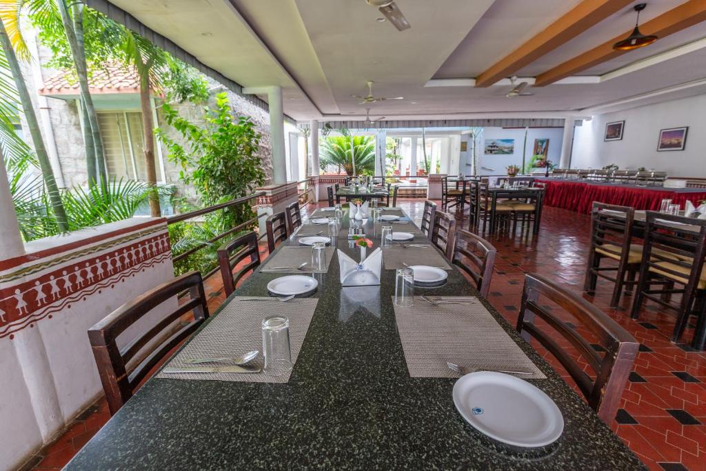 KSTDC Hotel Mayura Bhuvaneshwari Kamalapur photo