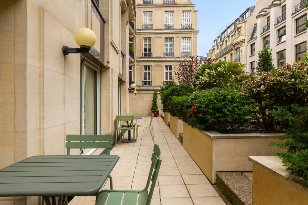 Balcony/terrace, Aparthotel Adagio Paris Haussmann in Paris