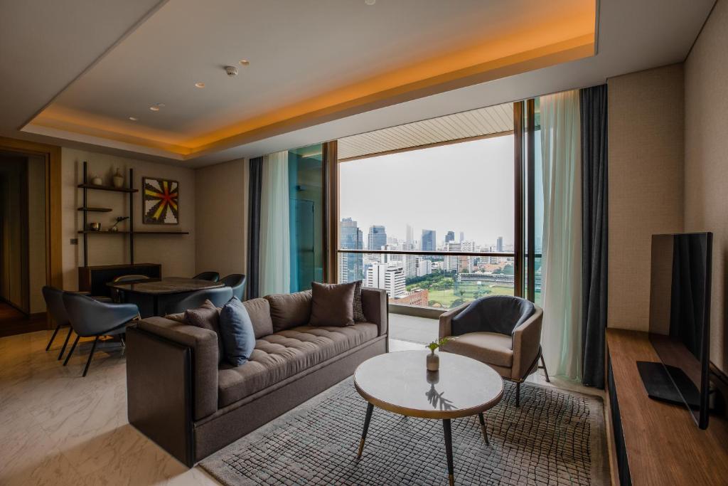 Shared lounge/TV area