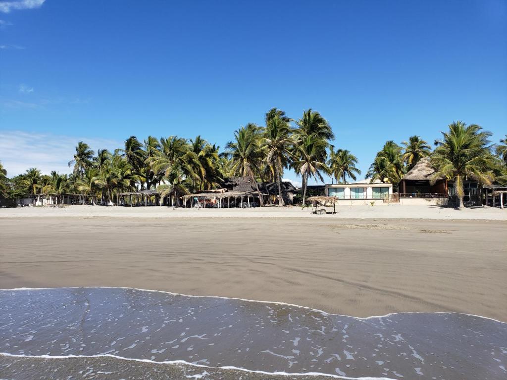 Bungalows La Perla Playa Azul photo