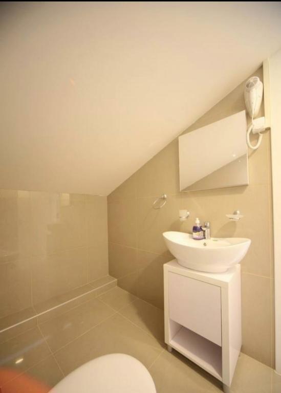 Agent Lux Apartments photo