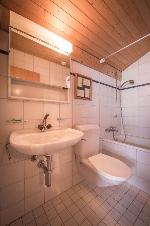 Central Wengen Wonderland: Mezzanine Studio for 4 photo