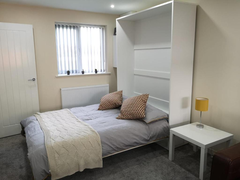 M60 Modern Studio Appartment with free parking, Denton
