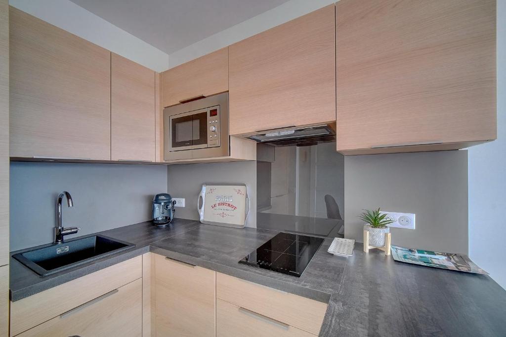 UPSTAYS Sea View Terrace 20m2 Studio - 3