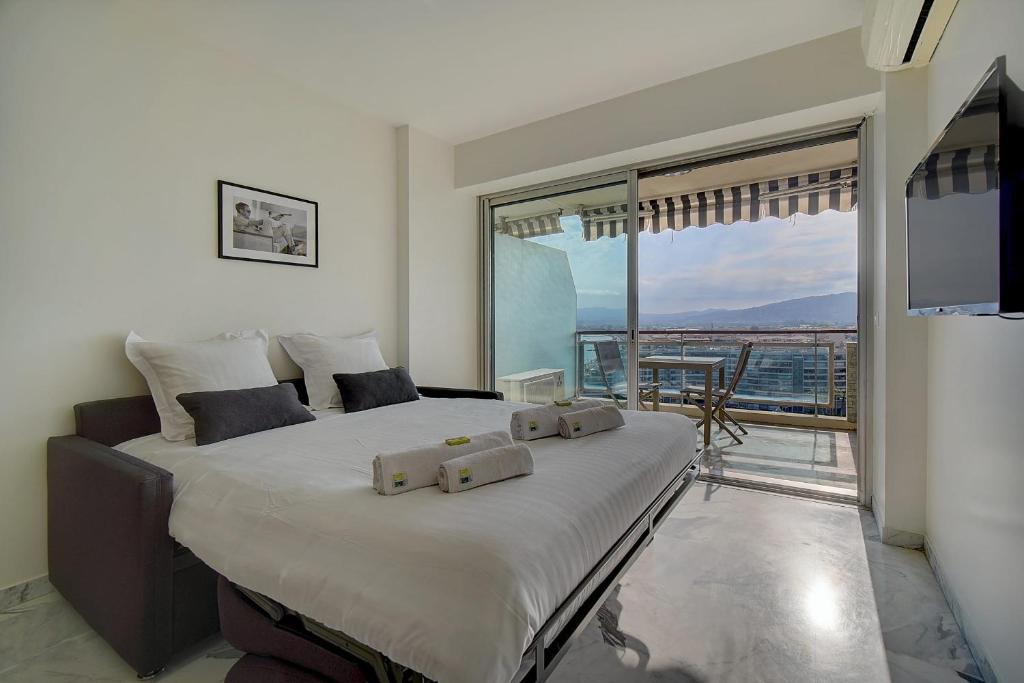 UPSTAYS Sea View Terrace 20m2 Studio - 4
