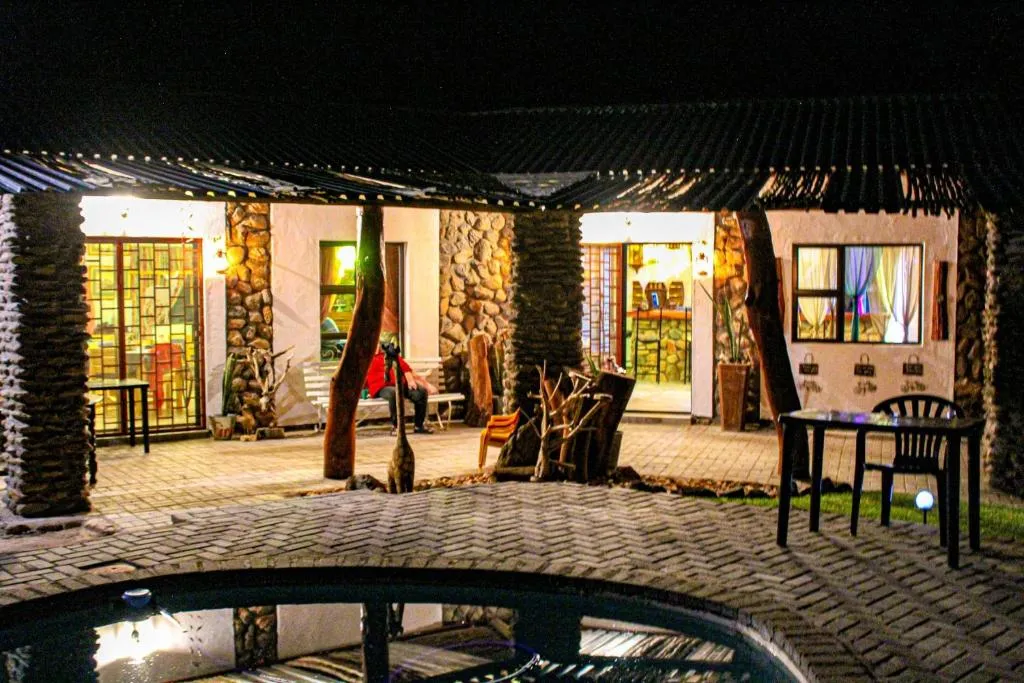 Ann's Lodge & Camping, hotel in Kamanjab