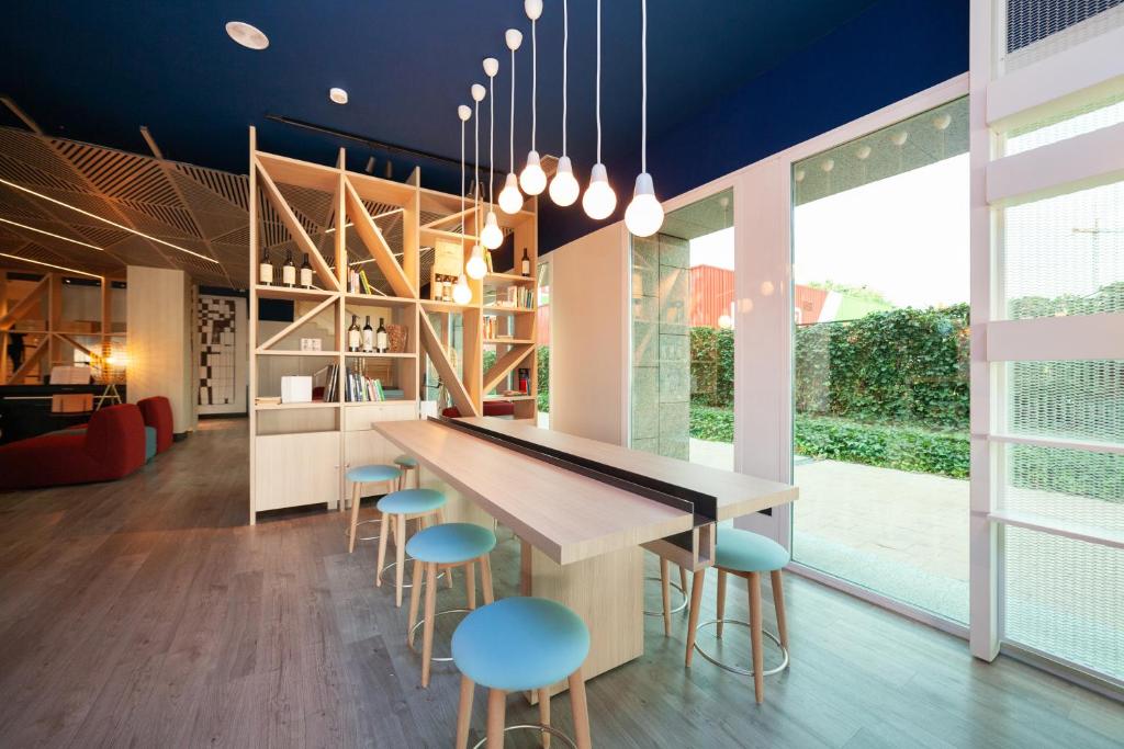 フロント・ロビー