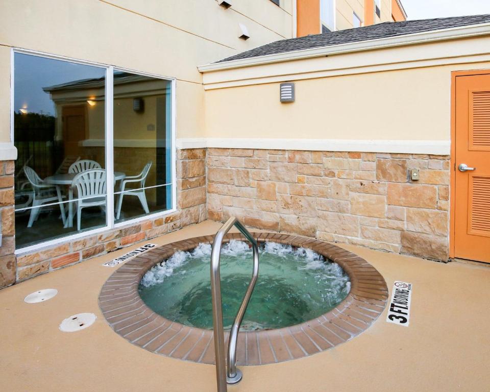Comfort Suites photo