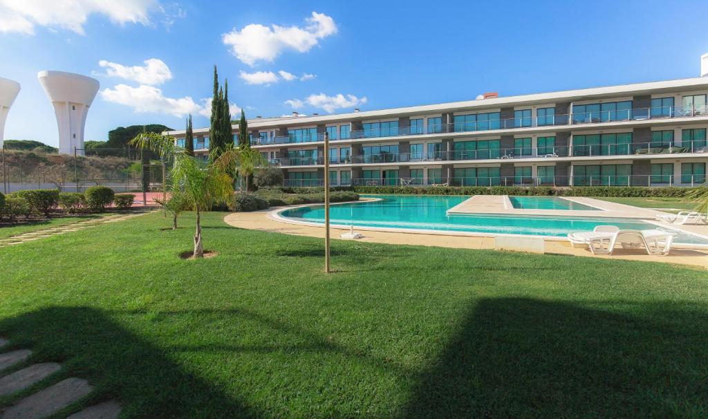 Swimming pool, Residence Golf Club by Garvetur in Vilamoura