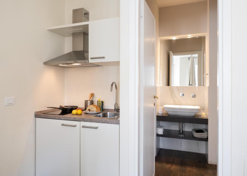 Novella Goldoni Suite-by Florence Concierge - 2