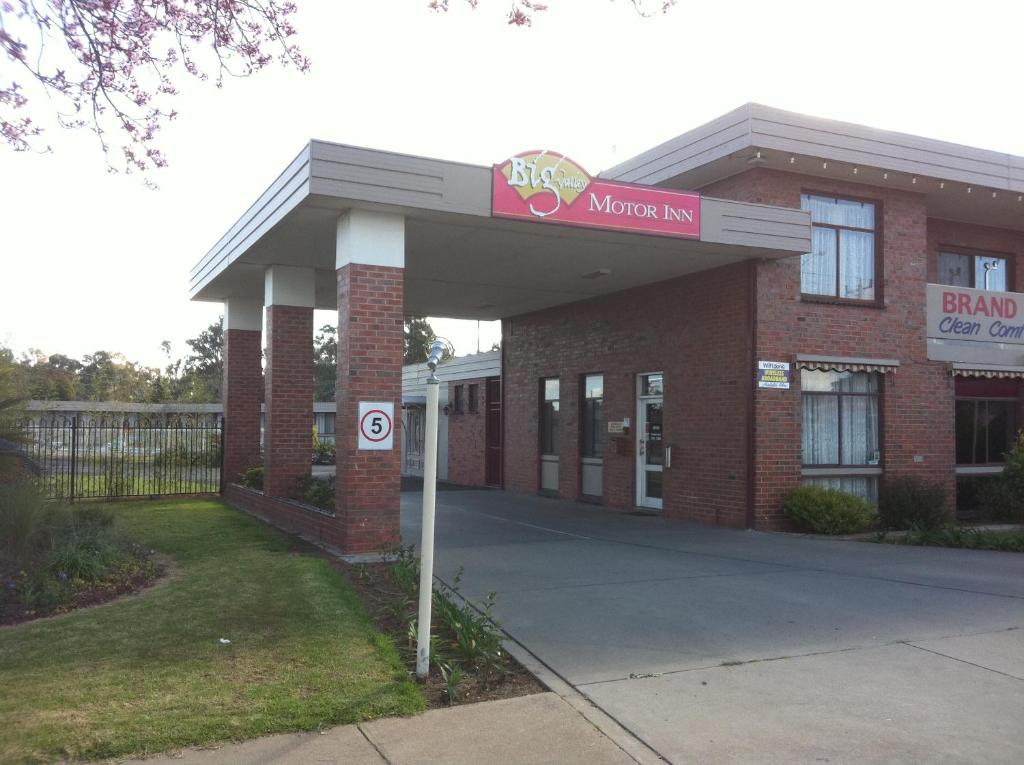 Big Valley Lakeside Paradise Motor Inn photo