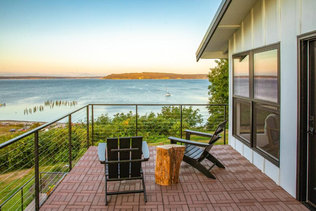 Whidbey Island Modern Farmhouse photo