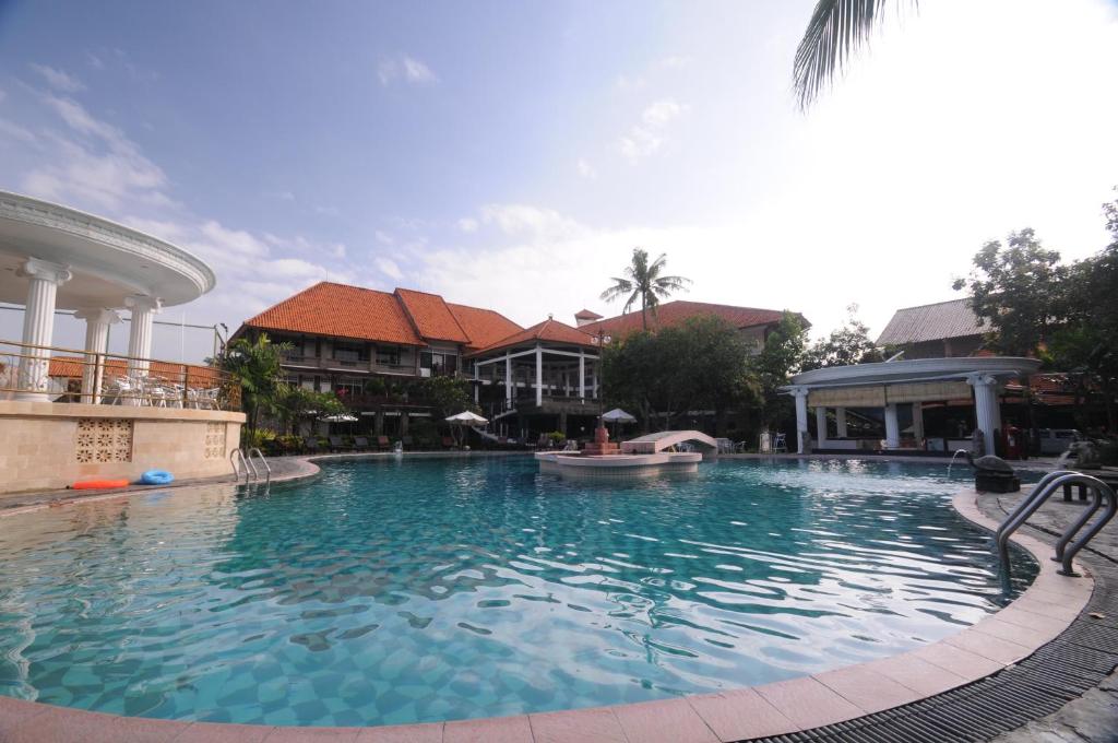 スイミングプール