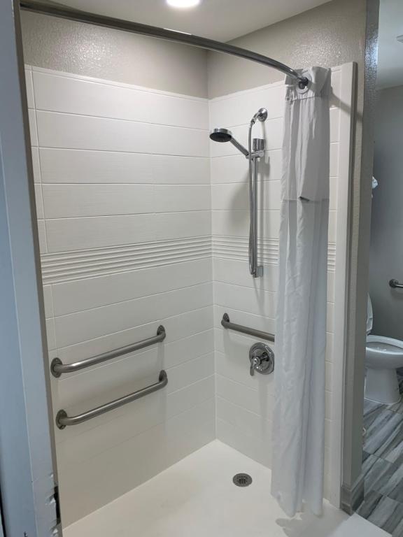 Microtel Inn & Suites by Wyndham Charlotte Airport photo