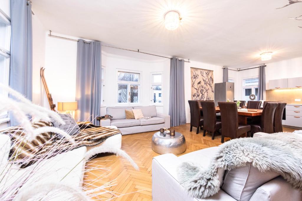 Family Wellhouse Green Garden direct in Salzburg, sunny big garden, up to 16 pax, bikes for free, BBQ, sunbeds, parking for free, 15 min sound of music - 3