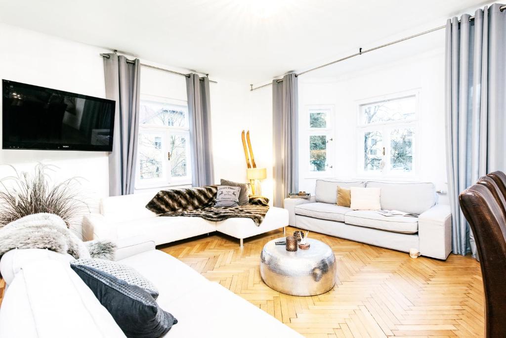 Family Wellhouse Green Garden direct in Salzburg, sunny big garden, up to 16 pax, bikes for free, BBQ, sunbeds, parking for free, 15 min sound of music - 4