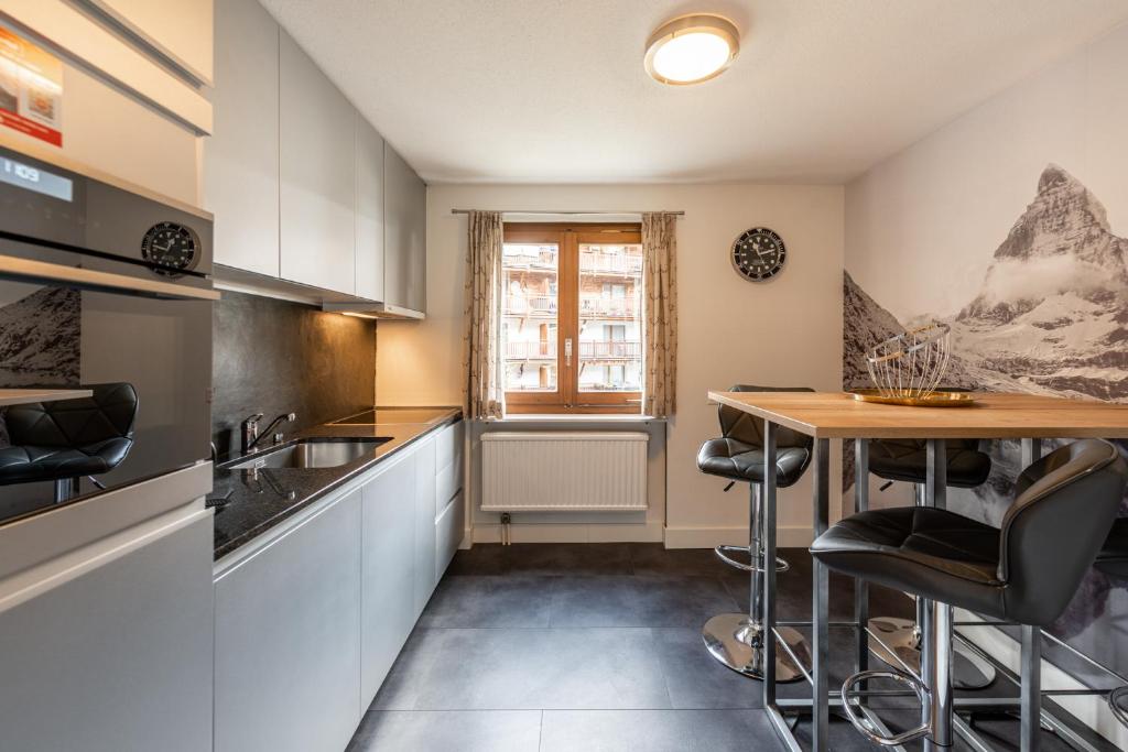 Central & Elegant Apartments,partially with Fireplace, by Zermatt Rental - 2
