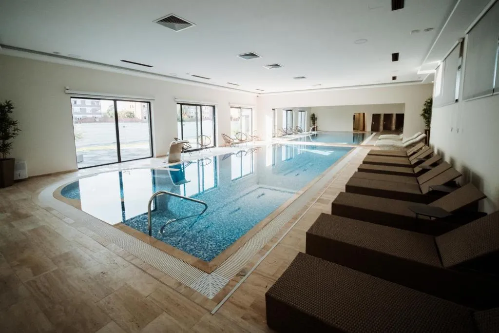 Hotel Barcode Wellness & Spa，位于松博尔的酒店
