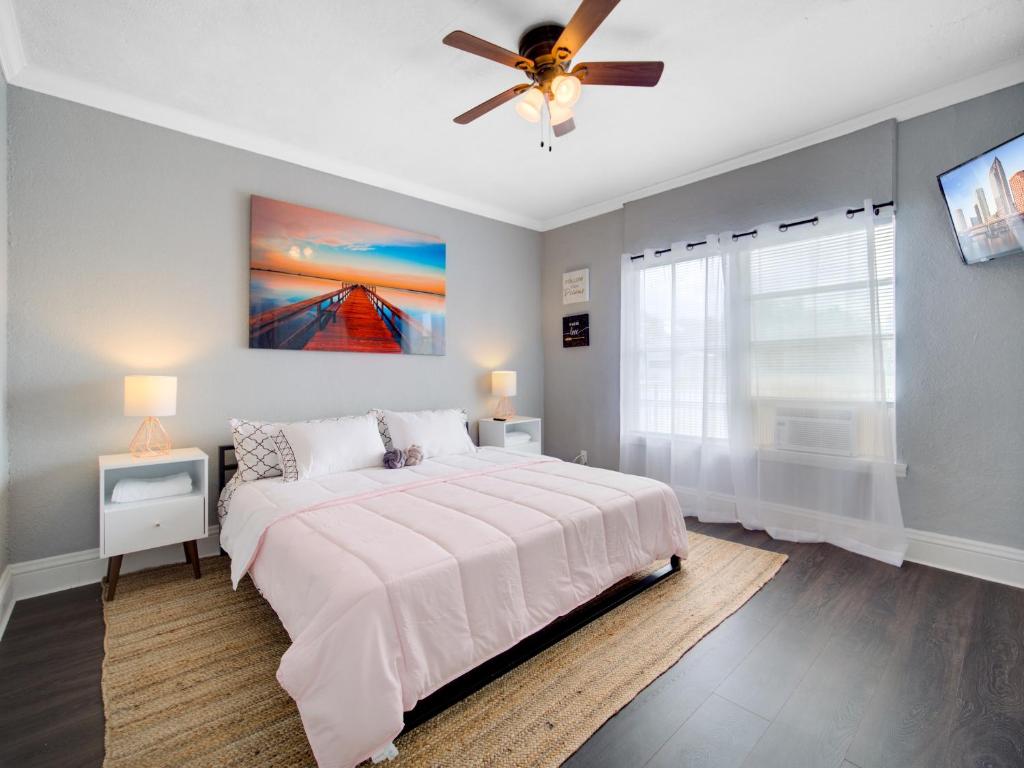 Modern Westshore Apartment — Hotel in Tampa (FL)