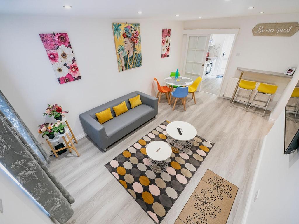 Pass the Keys - Bright & Airy 2BR 2Bath Apt in Perfect Location, Belfast