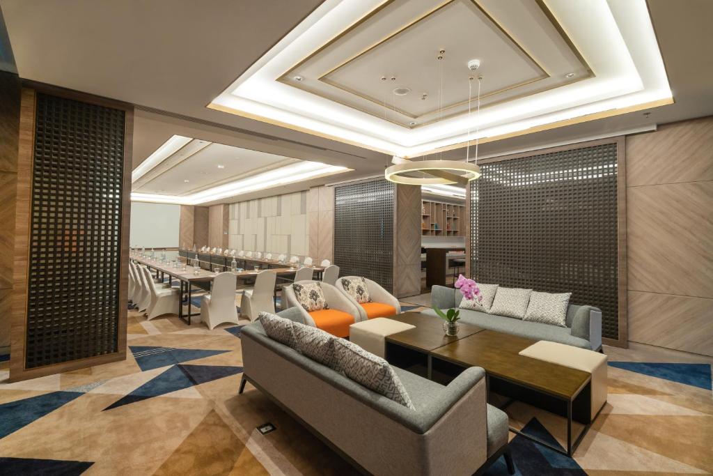 HARRIS Suites Puri Mansion