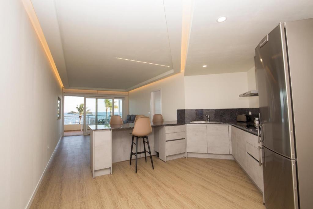 Luxury Ocean Beach Apartment - 4