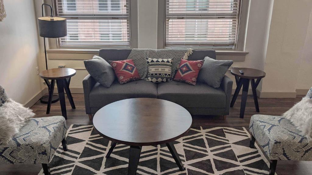 Luxury 1BR Wichita Flat with Pool and Gym