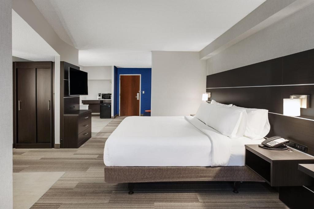 Holiday Inn Express South Portland Photo 41